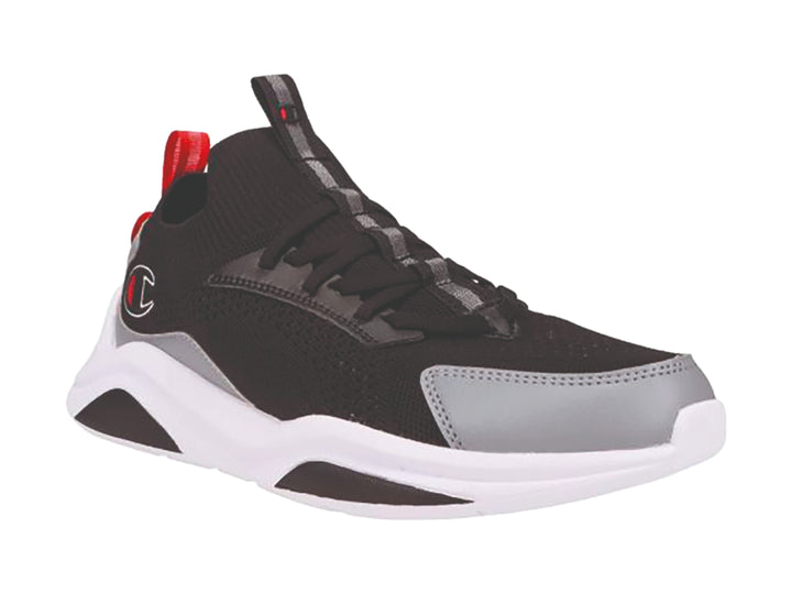 Tenis deportivos Champion en colores negro, gris y blanco con detalles rojos y suela blanca robusta.