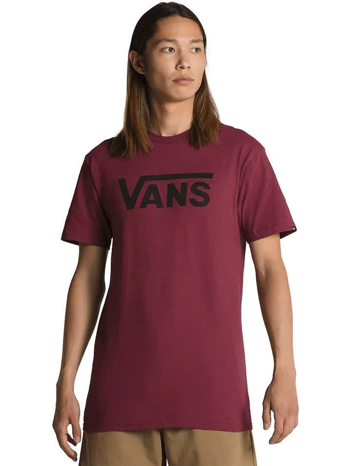 Camiseta de manga corta color burgundy con logotipo de VANS en color negro en el pecho.