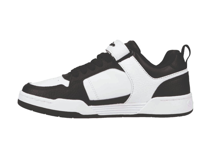 Tenis deportivos Champion Arena Power Lo en colores blanco y negro con correa ajustable.