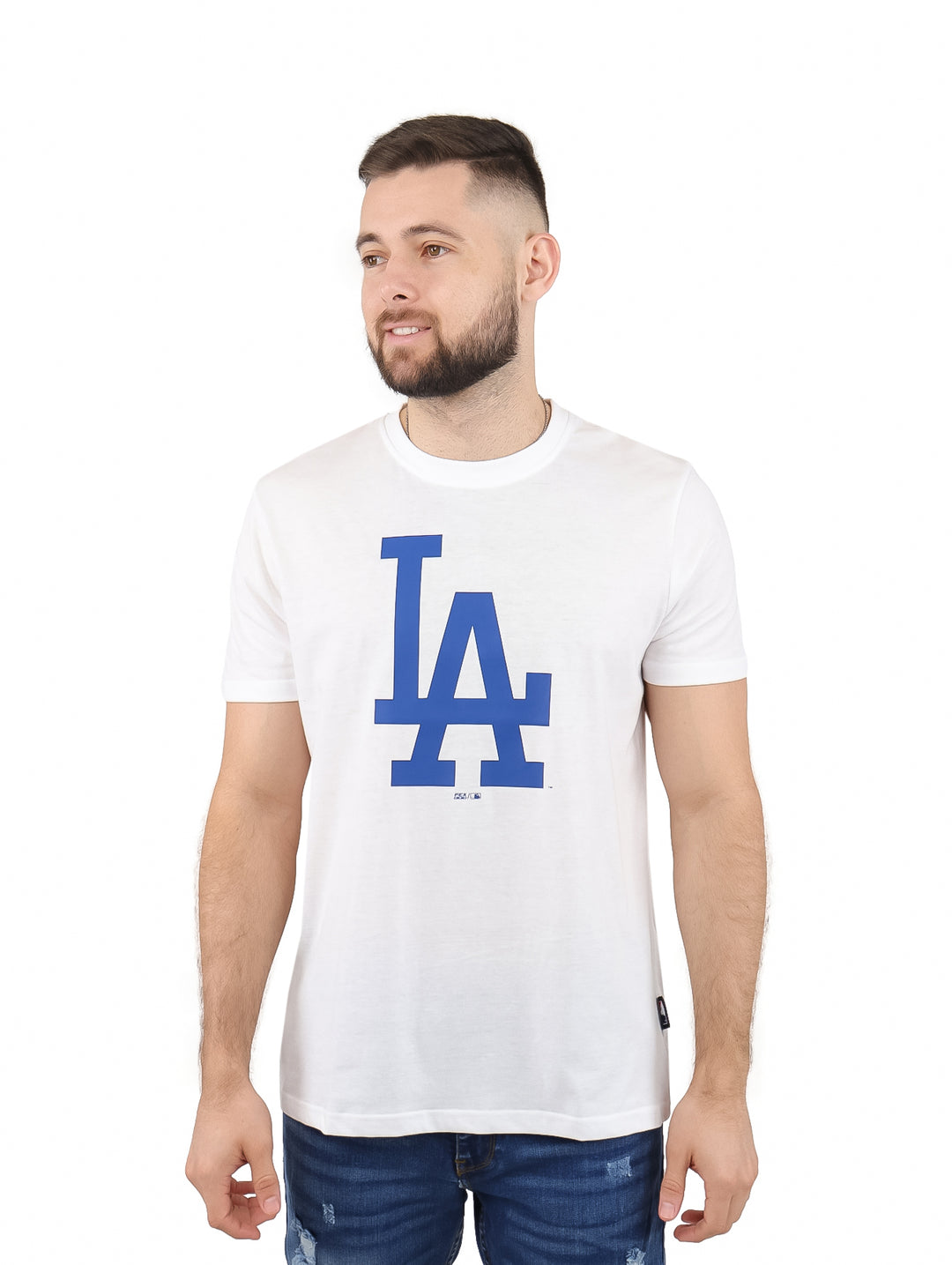 Playera blanca de manga corta con logotipo azul de los Dodgers de Los Ángeles.