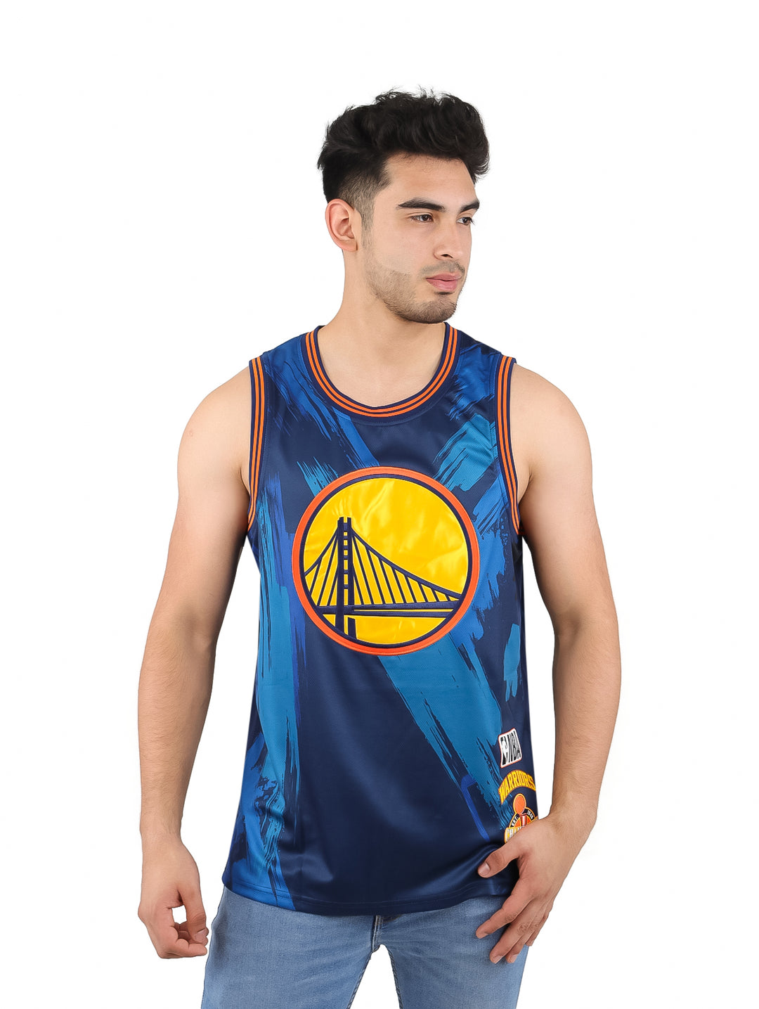 Hombre vistiendo camiseta sin mangas color navy de los Golden State Warriors de la NBA.