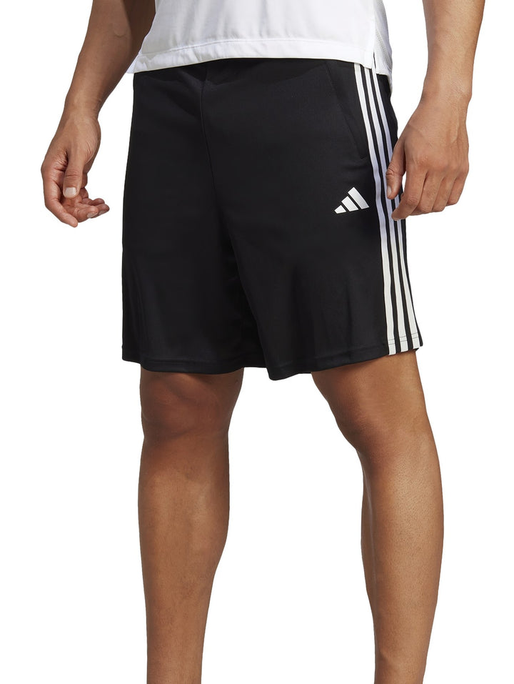 Shorts deportivos Adidas color negro con tres franjas blancas laterales y logo blanco en la pierna.