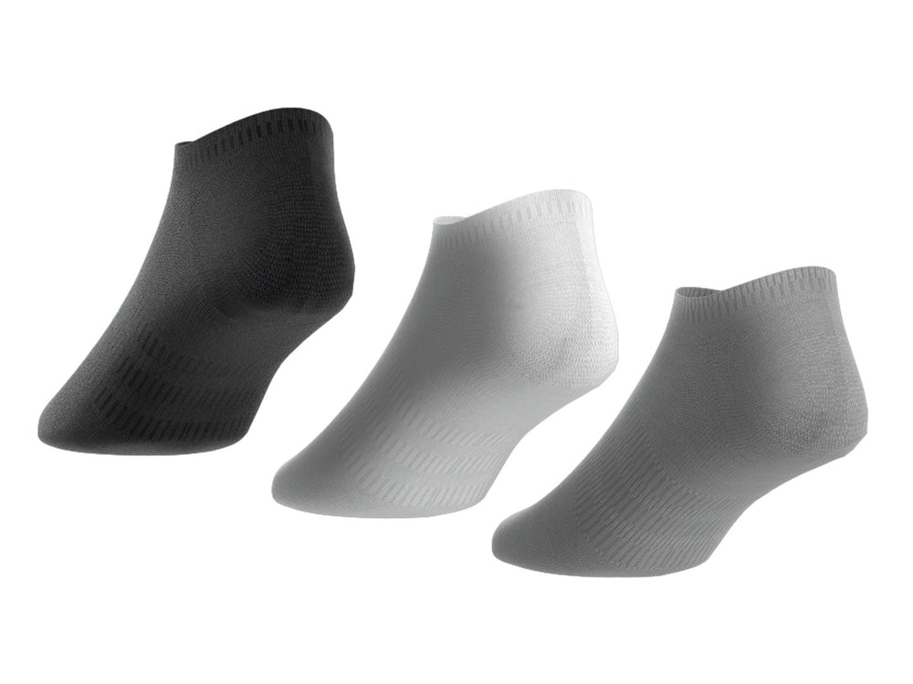 Pack de tres pares de calcetines deportivos Adidas en colores blanco, negro y gris.
