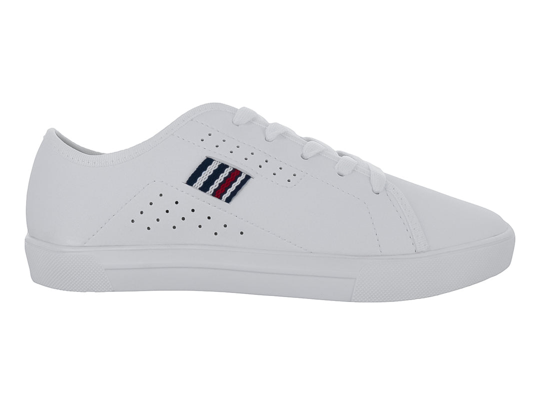 Tenis blancos casuales para niño de la marca Molekinho con detalles perforados y suela blanca.