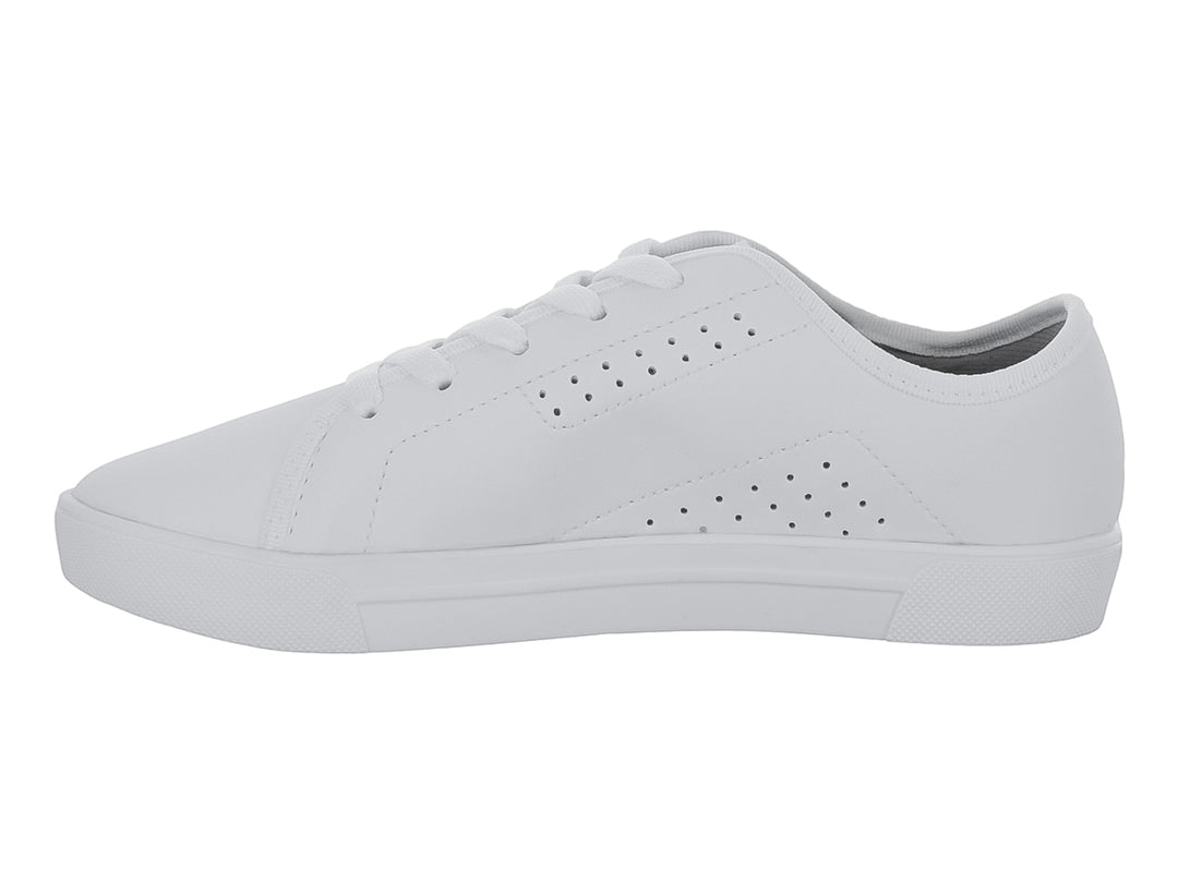 Tenis blancos casuales para niño de la marca Molekinho con detalles perforados y suela blanca.