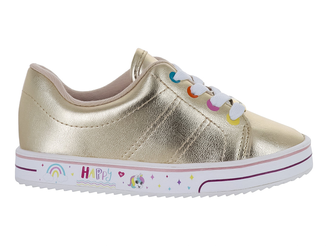 Tenis dorados metalizados para Niña con suela blanca decorada y agujetas multicolores.