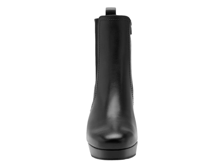 Botín negro de cuero con tacón cuadrado y plataforma.
