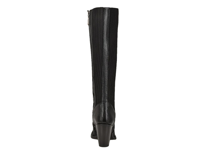 Bota vaquera alta de cuero negro para mujer con tacón bloque y detalles decorativos en marrón.