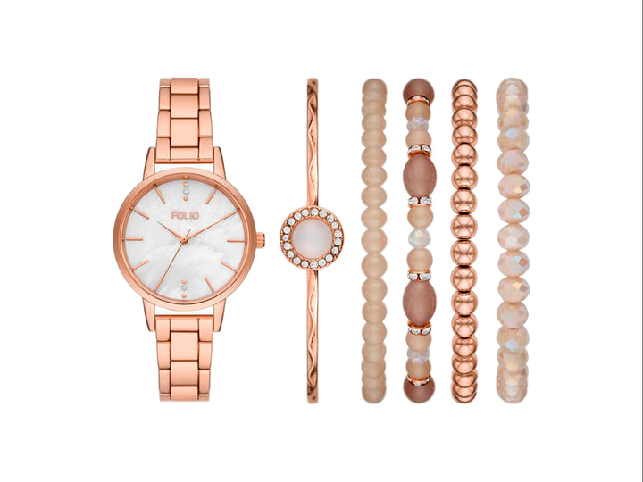 Set de reloj y pulseras en color oro rosa con detalles en blanco y perlas para mujer.