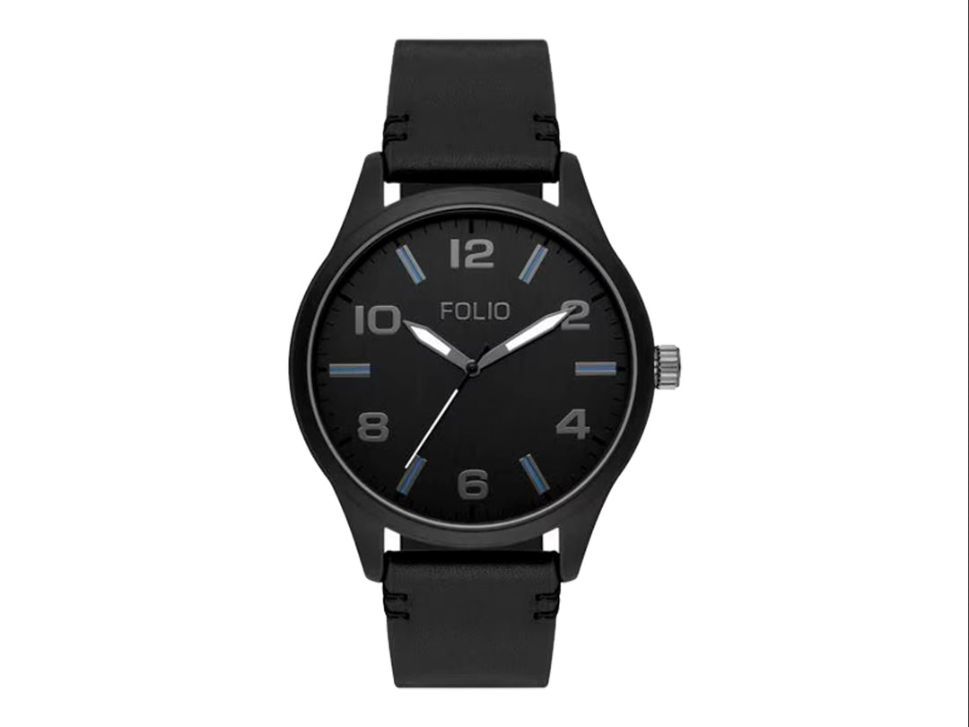 Set de 5 piezas para Hombre que incluye un reloj analógico negro y cuatro pulseras a juego en color negro mate.