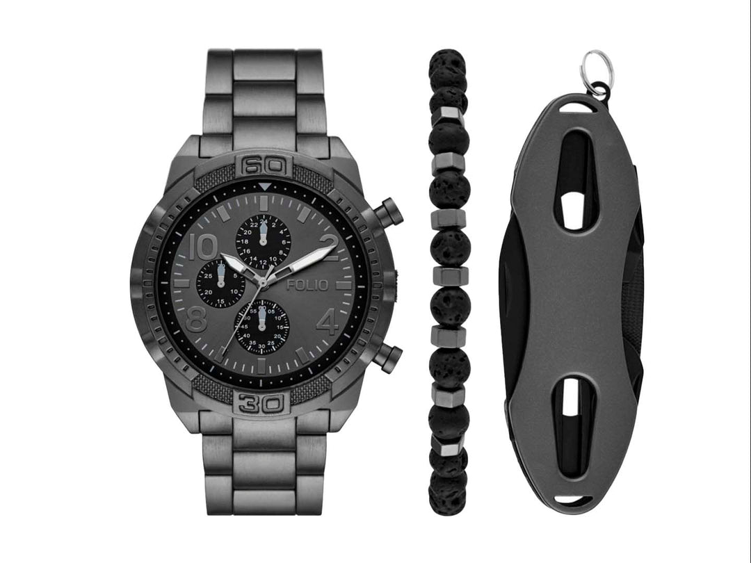 Set de 3 piezas Folio color gunmetal que incluye reloj analógico, pulsera de piedras negras y llavero metálico.