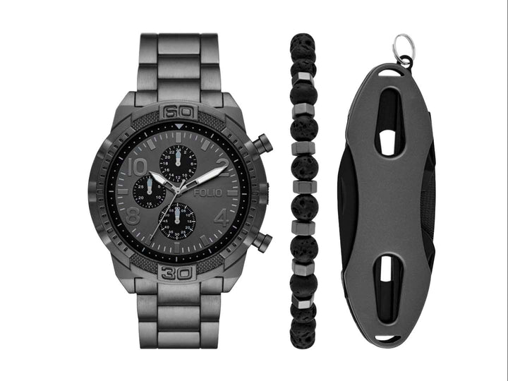 Set de 3 piezas Folio color gunmetal que incluye reloj analógico, pulsera de piedras negras y llavero metálico.