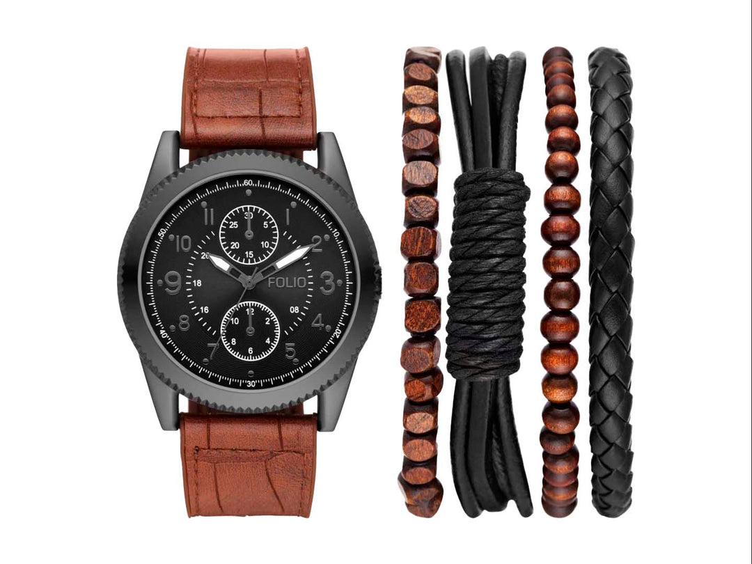 Set de 5 piezas para Hombre que incluye un reloj Folio con correa café y cuatro pulseras coordinadas en negro y madera.