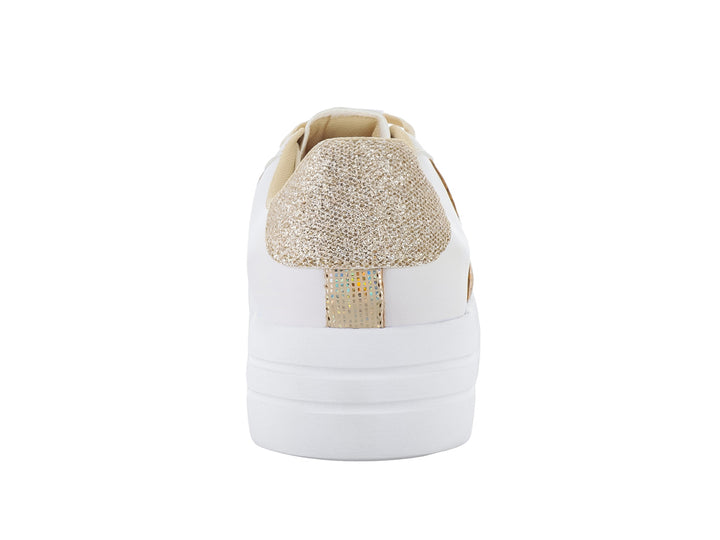 Tenis blancos de plataforma para niña con detalles brillantes en dorado y beige.