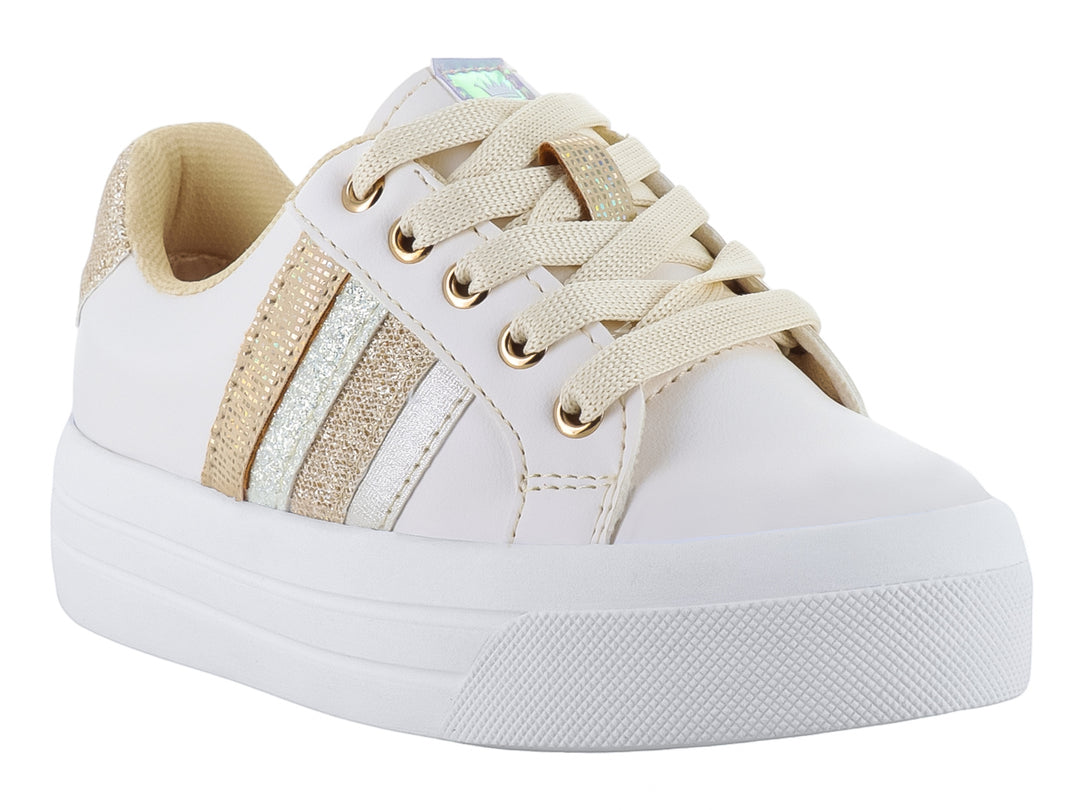 Tenis blancos de plataforma para niña con detalles laterales en glitter dorado y beige.