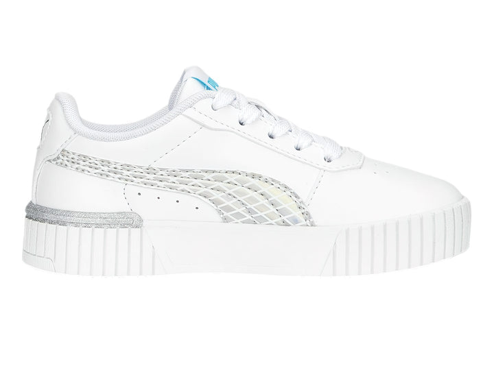 Tenis PUMA Carina 2.0 Mermaid PS color blanco con detalles plateados brillantes y suela blanca.