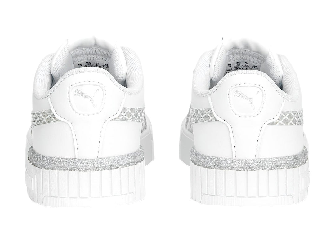 Tenis PUMA Carina 2.0 Mermaid PS color blanco con detalles plateados brillantes y suela blanca.