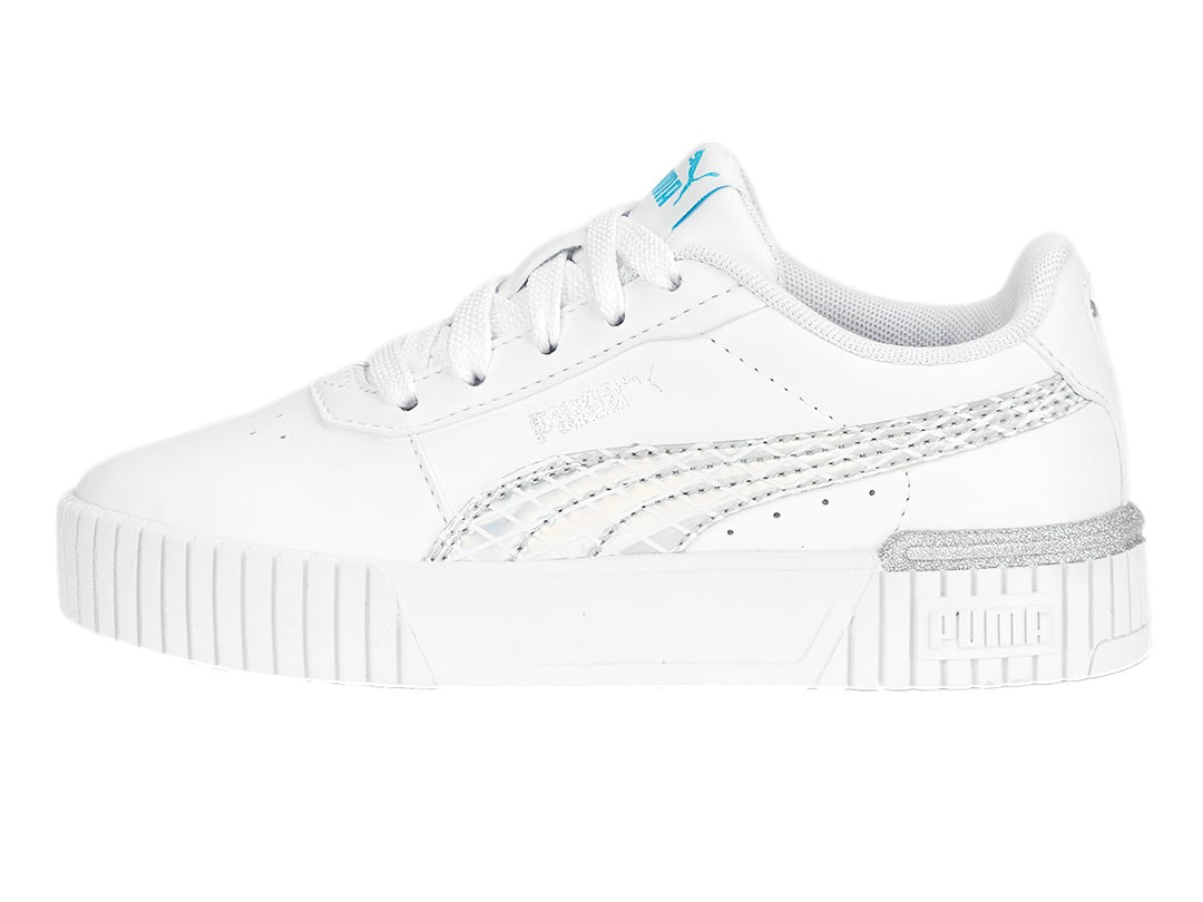 Tenis PUMA Carina 2.0 Mermaid PS color blanco con detalles plateados brillantes y suela blanca.