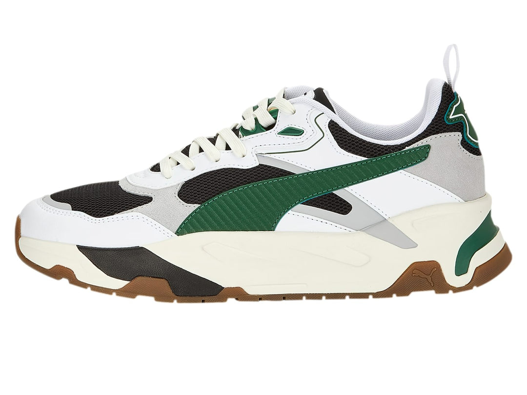 Tenis PUMA Trinity en colores blanco, verde y negro con suela robusta color café.