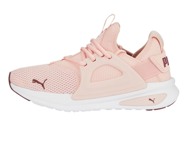Tenis deportivos PUMA color rosa Rose Dust con suela blanca y malla transpirable.