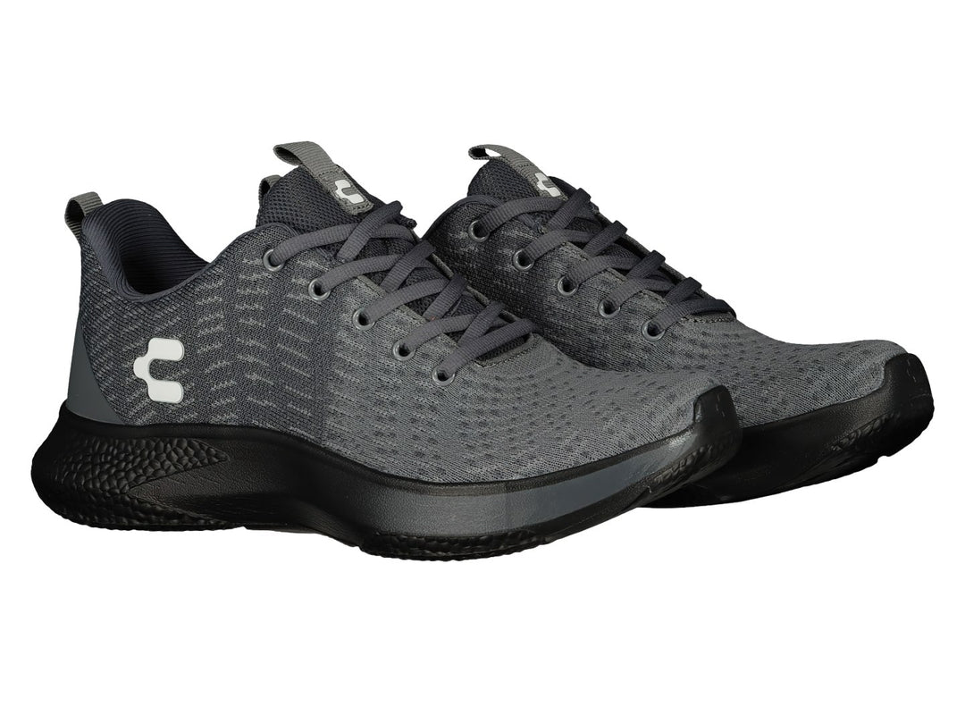 Tenis deportivos Charly color gris con suela negra y logotipo blanco lateral.