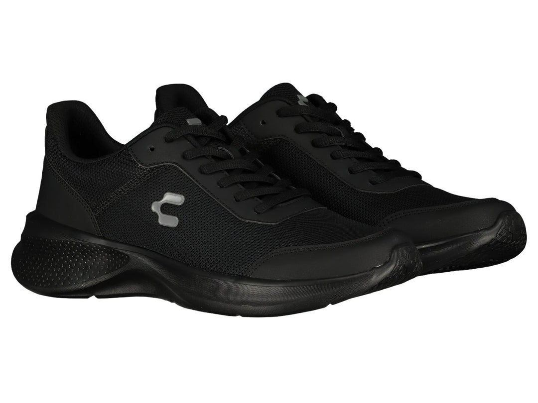 Par de tenis deportivos Charly en color negro con suela gruesa y tejido de malla.