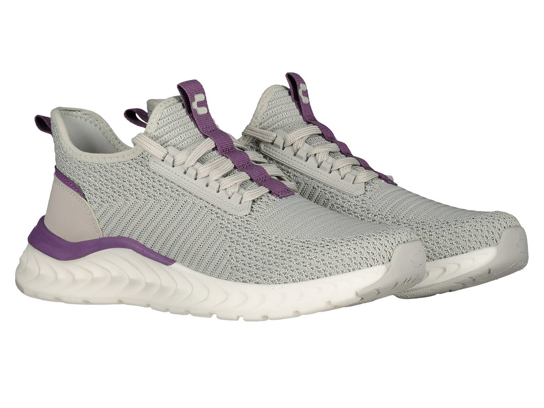 Tenis deportivos Charly color gris con detalles morados y suela blanca.