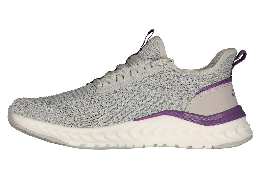 Tenis deportivos Charly color gris con detalles morados y suela blanca.