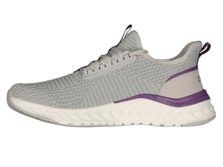 Tenis deportivos Charly color gris con detalles morados y suela blanca.