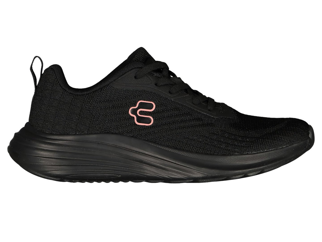 Par de tenis deportivos marca Charly en color negro con suela a juego y logotipo lateral.