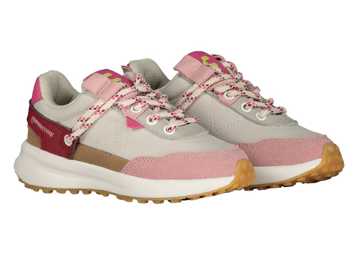 Tenis deportivos Charly en colores beige y rosa con suela blanca y marrón.