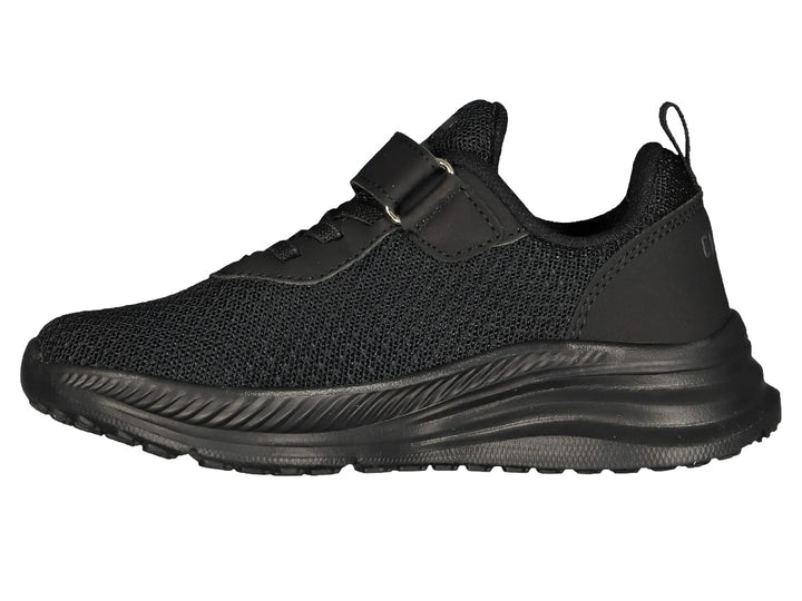 Tenis deportivos color negro con agujetas y correa superior ajustable.