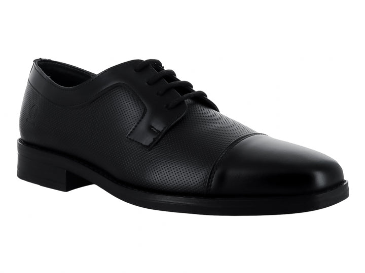 Zapato formal negro con cordones, acabado texturizado en el cuerpo y punta lisa.