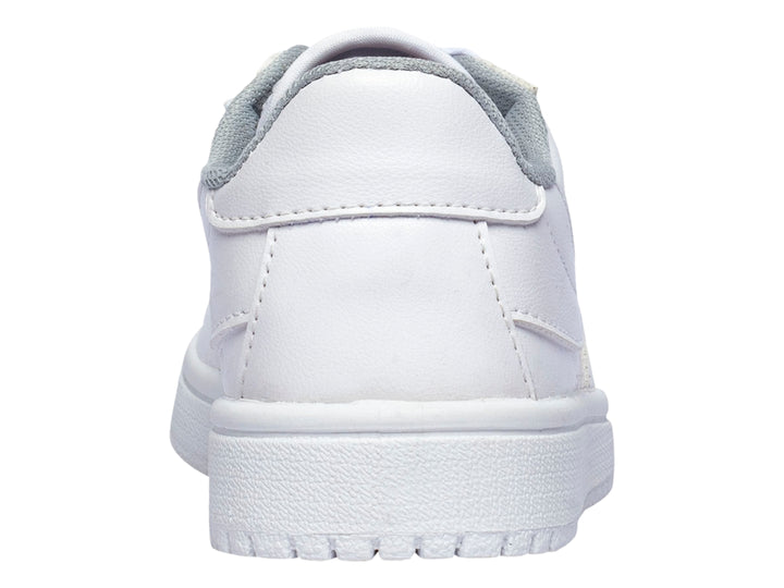 Tenis deportivos Aeropostale color blanco con detalles en gris y suela blanca.