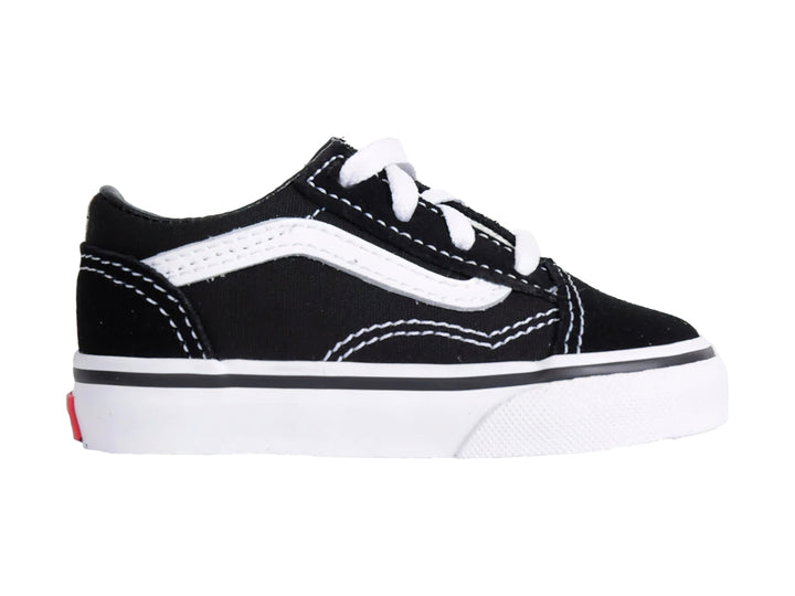 Tenis VANS Old Skool color negro con franja lateral y suela en color blanco.