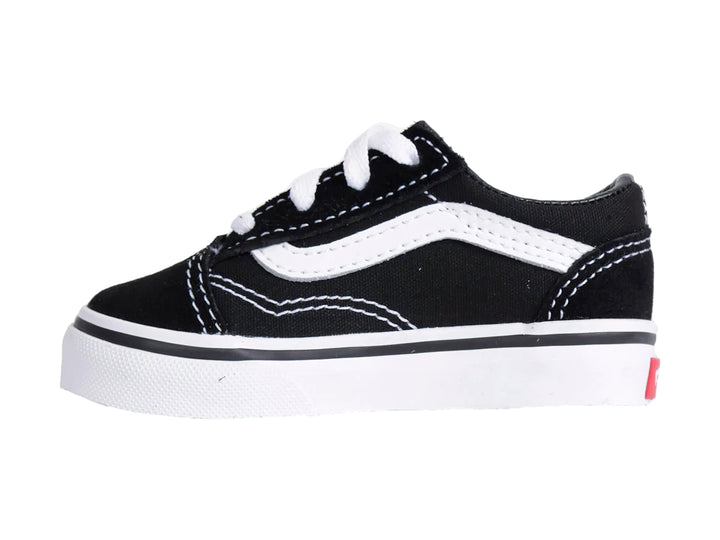 Tenis VANS Old Skool color negro con franja lateral y suela en color blanco.