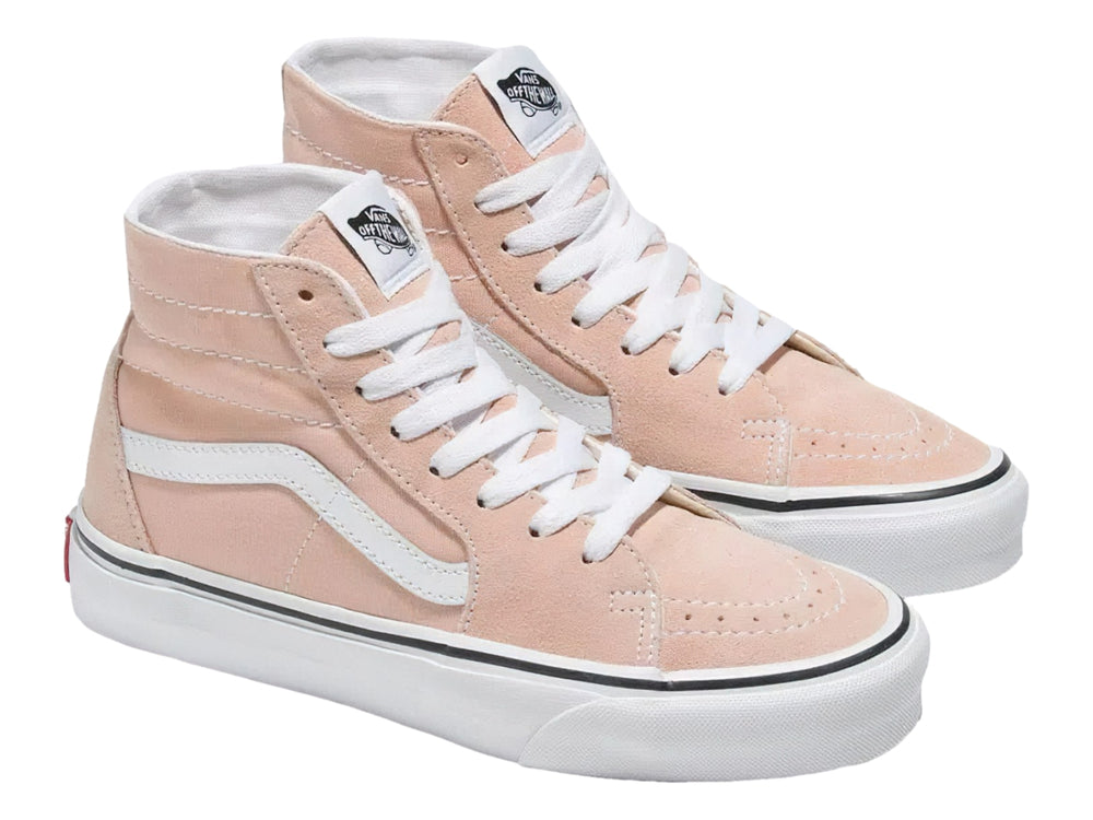 Tenis Vans Sk8-Hi de caña alta en color rosa humo con suela y cordones blancos.