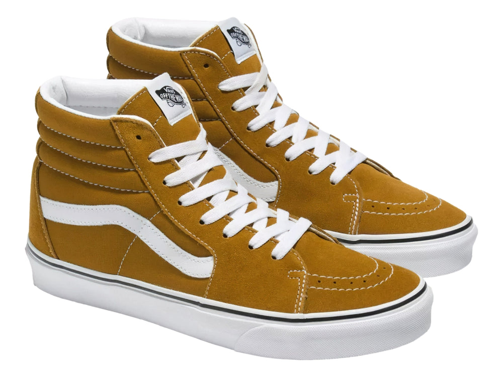 Tenis VANS Sk8-Hi en color marrón dorado con detalles y suela en color blanco.