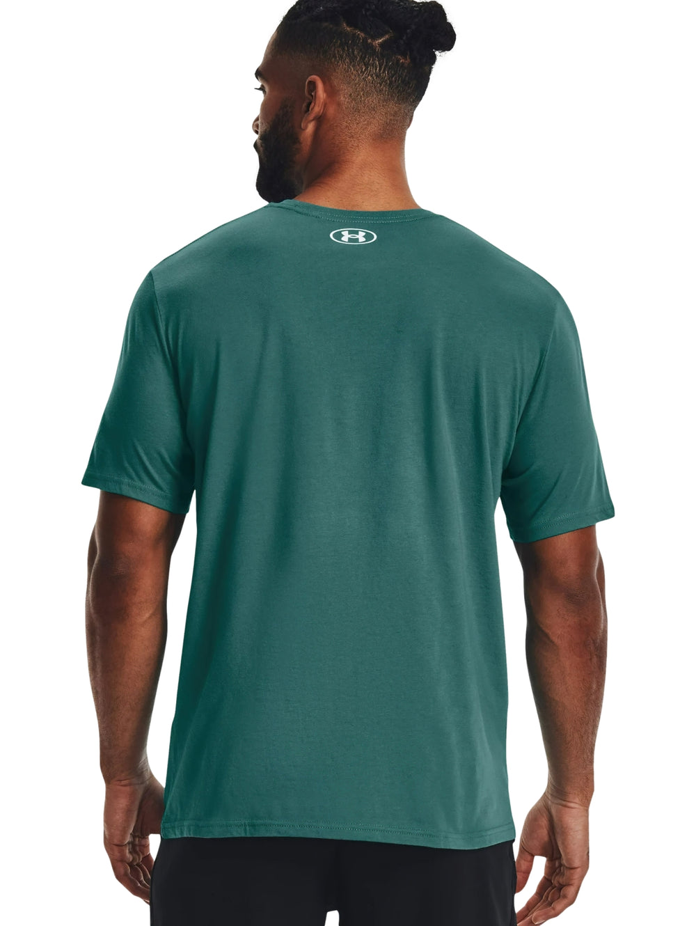 Camiseta deportiva verde de manga corta con logotipo blanco de Under Armour en el pecho.