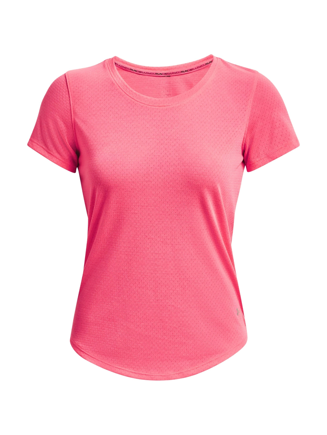 Mujer vistiendo camiseta deportiva Under Armour de color rosa intenso y manga corta.