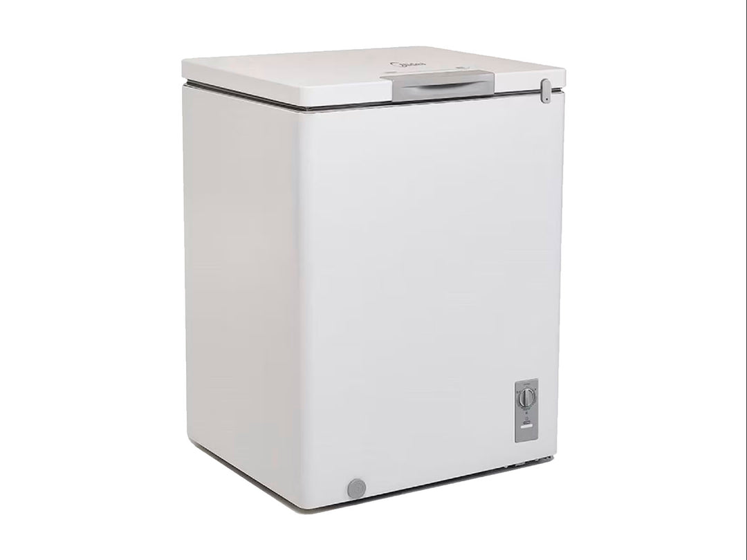 Congelador horizontal Midea de color blanco con tapa superior y control de temperatura frontal.