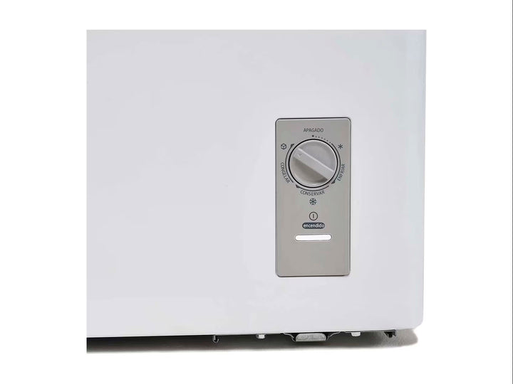 Congelador horizontal Midea de color blanco con tapa superior y control de temperatura frontal.