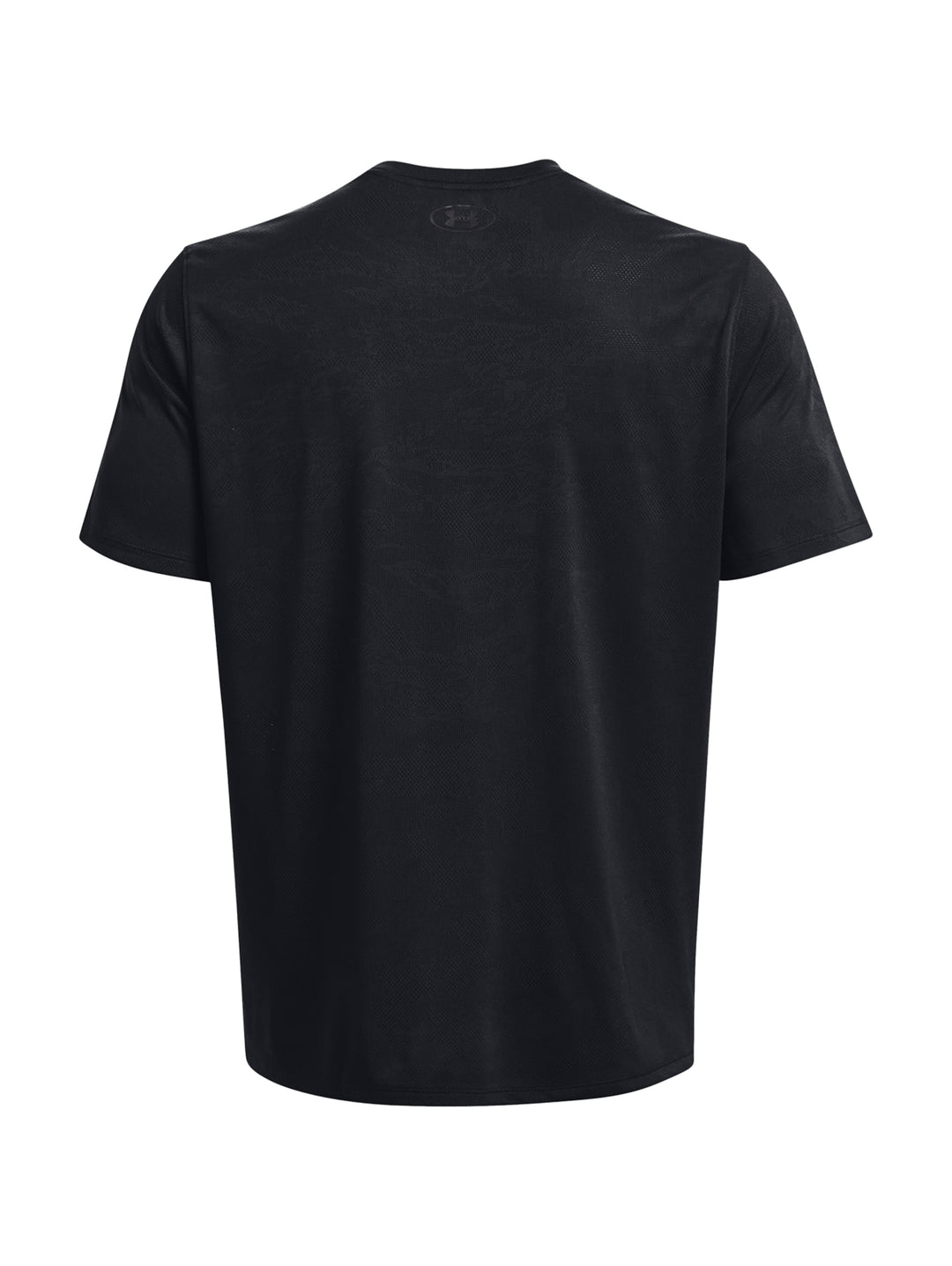 Hombre vistiendo una camiseta deportiva de manga corta color negro de la marca Under Armour.