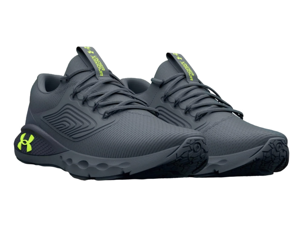 Tenis deportivos Under Armour color gris con logotipo en verde neón, vista lateral.