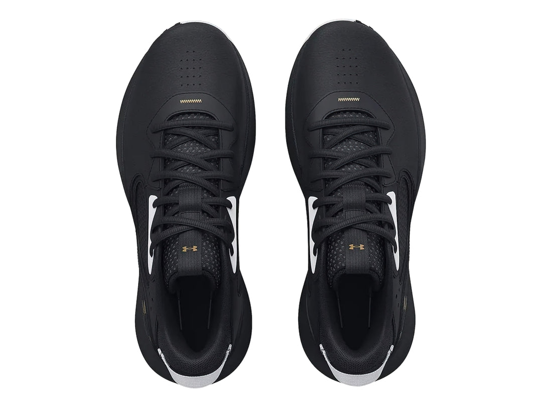 Tenis de baloncesto Under Armour Lockdown 6 color negro con detalles en blanco y suela marmolada.
