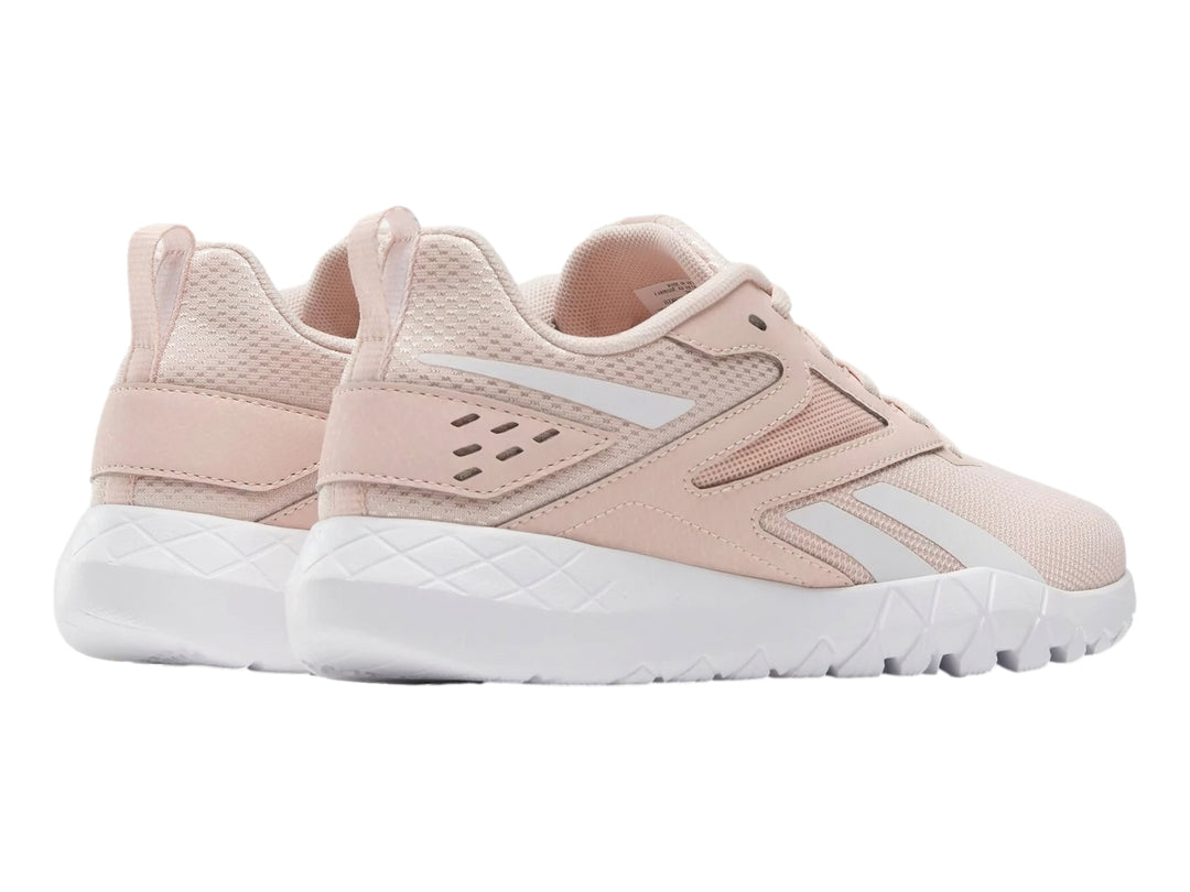 Tenis deportivos Reebok Flexagon Energy TR 4 color rosa con suela blanca.