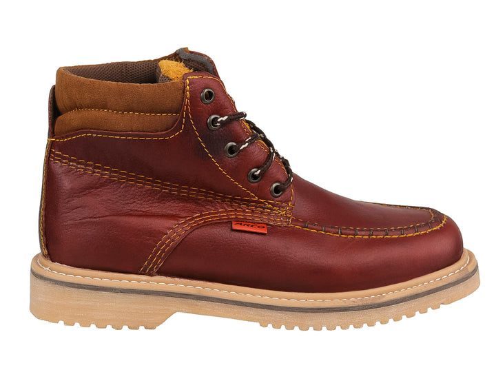 Botas infantiles de cuero color marrón con suela beige y costuras decorativas.