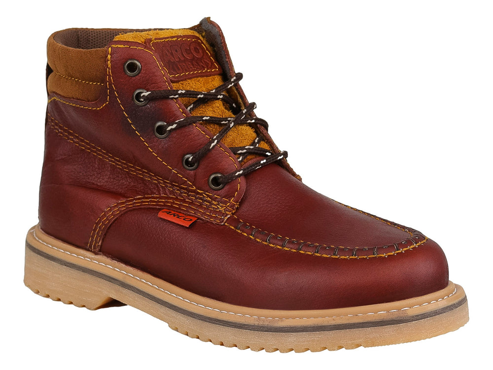 Botas infantiles de cuero color marrón con suela beige y costuras decorativas.