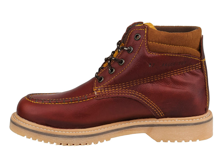 Botas infantiles de cuero color marrón con suela beige y costuras decorativas.