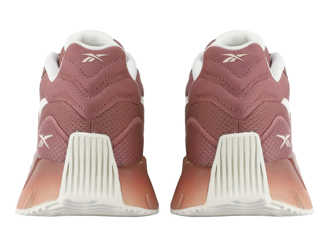 Tenis deportivos Reebok Zig Dynamica 4 en color rosa Sedona Rose con detalles blancos y suela amortiguada.